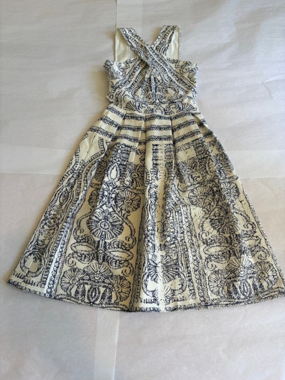 Elliatt White & Blue Formal Dress Size S Wedding Guest
